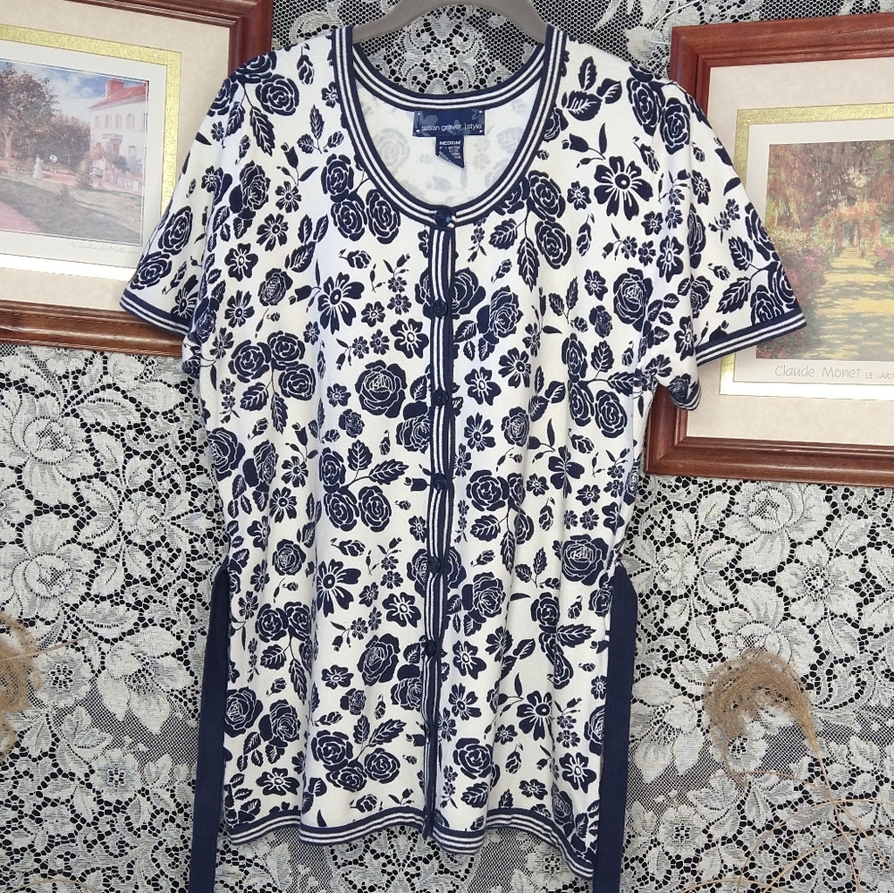 Susan Graver dark blue and white button up blouse floral pattern belt attached